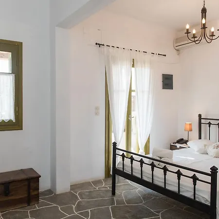 阿格南蒂传统酒店 招待所 Kástron